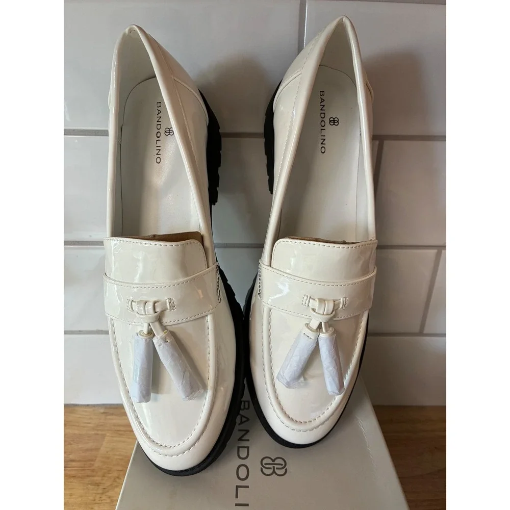 Bandolino Fillup3 Ivory Patent Lug Sole Tassel Loafers Womens 9.5 M NEW